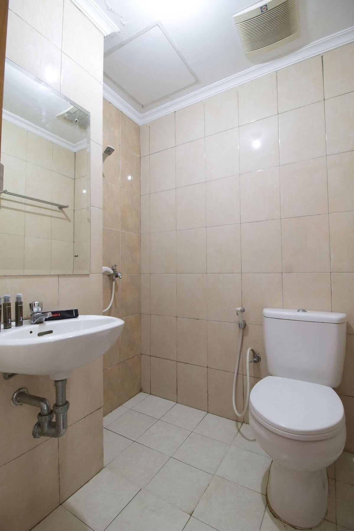 Reddoorz Apartment @ Margonda Residence Depok Exterior foto